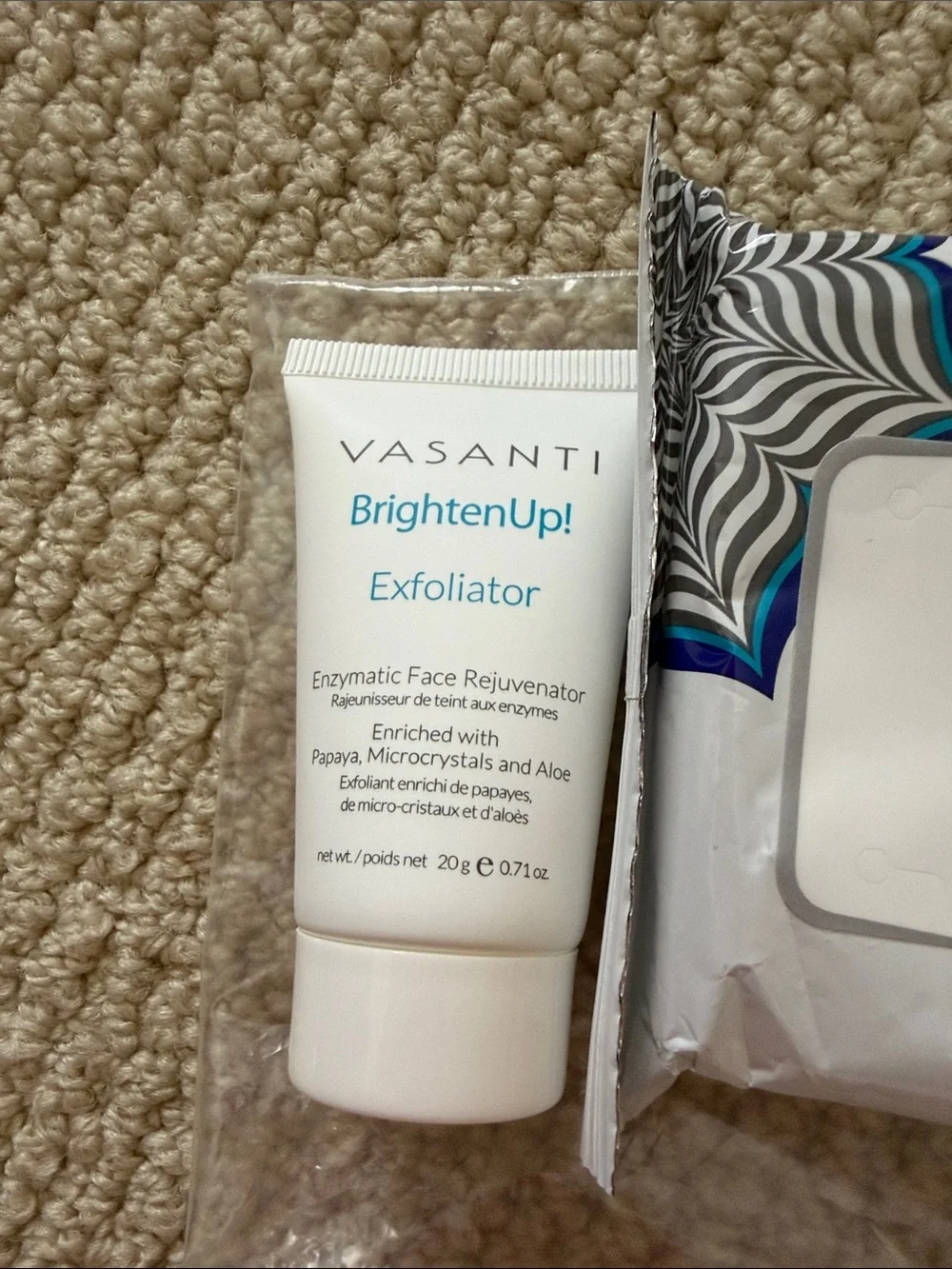 Vasanti Brighten Up! Exfoliator and Magnetic Makeup Removing Wipes Bundle NIB